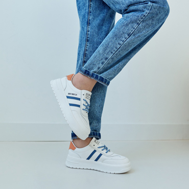 Белые кроссовки с ярким акцентом в Milana Shoes