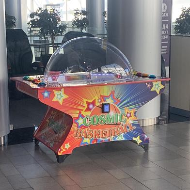 Новинка в ТРЦ Гудзон: игровой автомат «Космический баскетбол» — забрось мяч в космос! Новинка в ТРЦ Гудзон: игровой автомат «Космический баскетбол» — забрось мяч в космос!